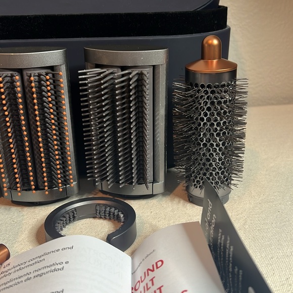 Dyson Airwrap Complete Styler Set – Nickel/Copper with Attachments & Case - Picture 5 of 7